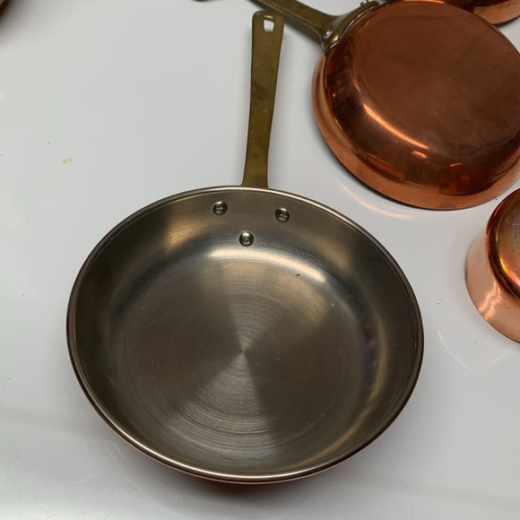 Mini brass frying pans and pot - Picture 3 of 14